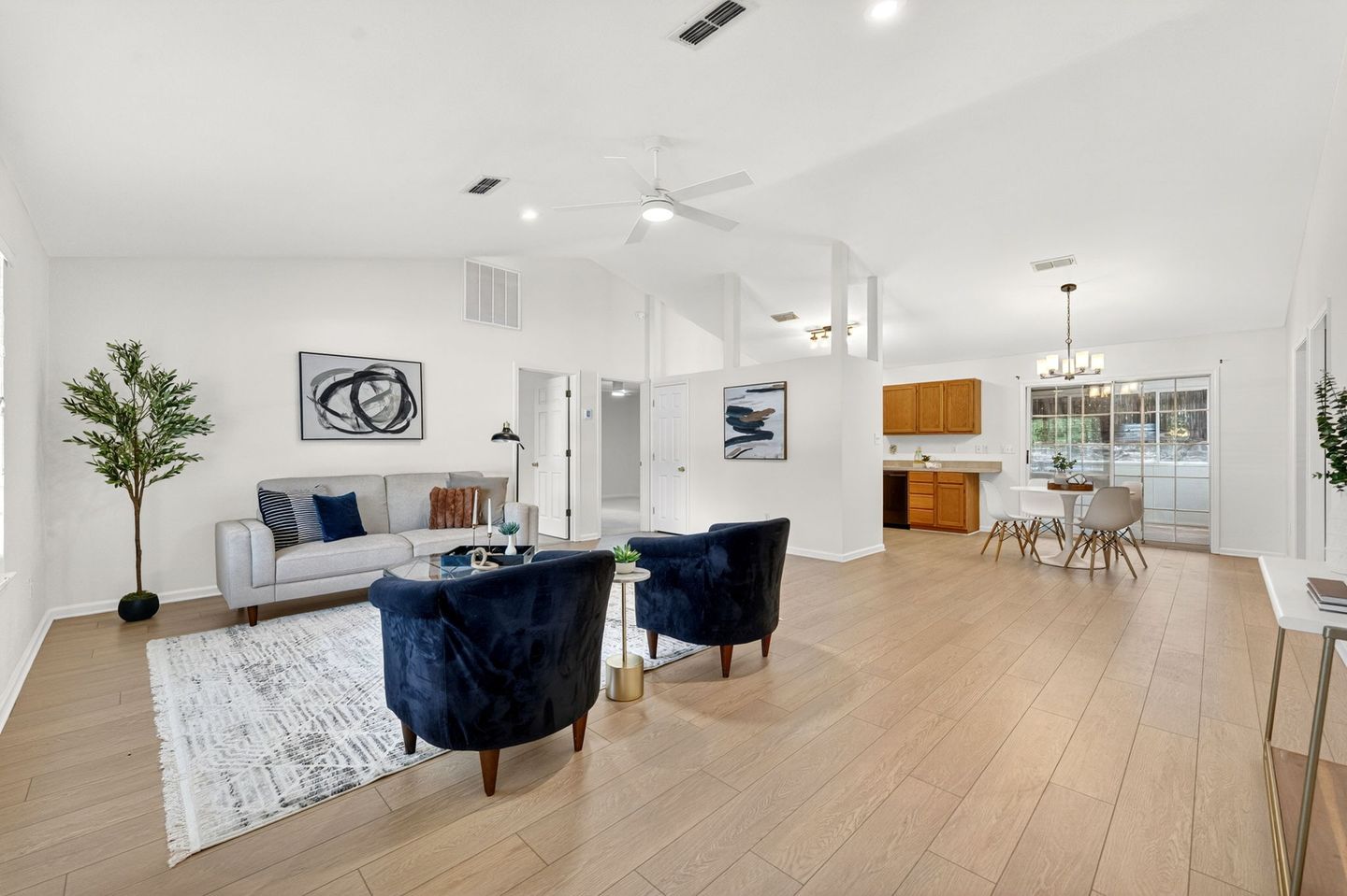 4-web-or-mls-1010-louise-st-(9-of-46).jpg