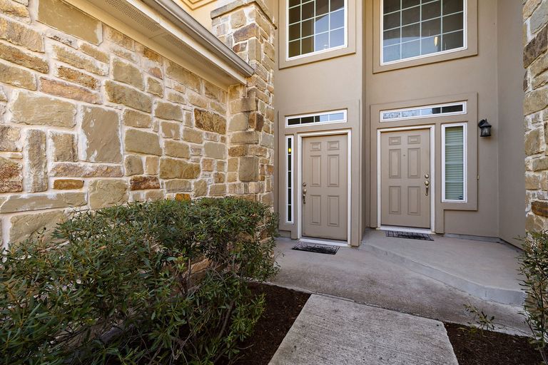 4-web-or-mls-1101-e-parmer-ln-318-kcp-011926---153.jpg