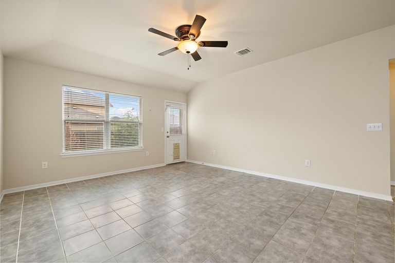 4-web-or-mls-12111-stoneridge-gap-ln-kcp-043026---53.jpg