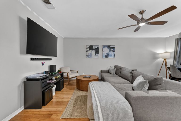 4-web-or-mls-1240-barton-hills-dr-206-(4-of-23).jpg