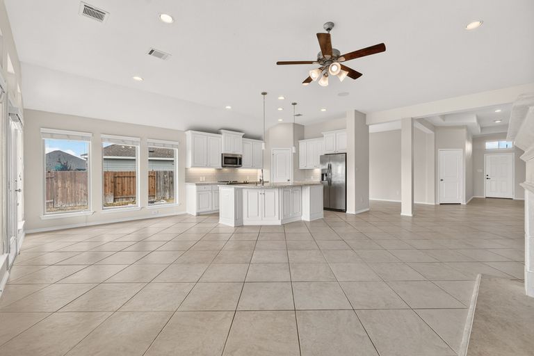 4-web-or-mls-13833-arbor-hill-cove-(3-of-37).jpg