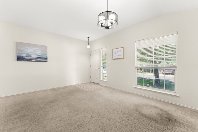 4-web-or-mls-1501-santana-st-(2-of-27).jpg
