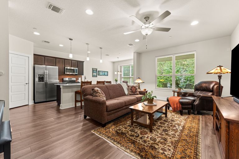 4-web-or-mls-1717-roseburg-dr.jpg