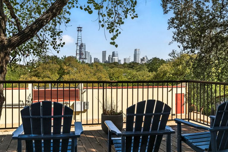 4-web-or-mls-1800-w-10th-st-(4-of-34).jpg