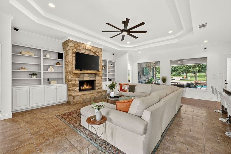 4-web-or-mls-201-canyon-vista-ln-(17-of-29).jpg
