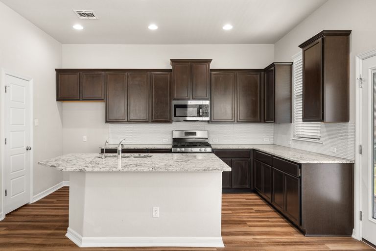 4-web-or-mls-2306-dillon-pond-ln-b-11.jpg