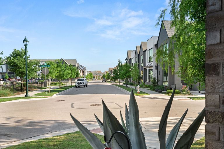 4-web-or-mls-2524-doc-reeves-st-(1-of-1).jpg