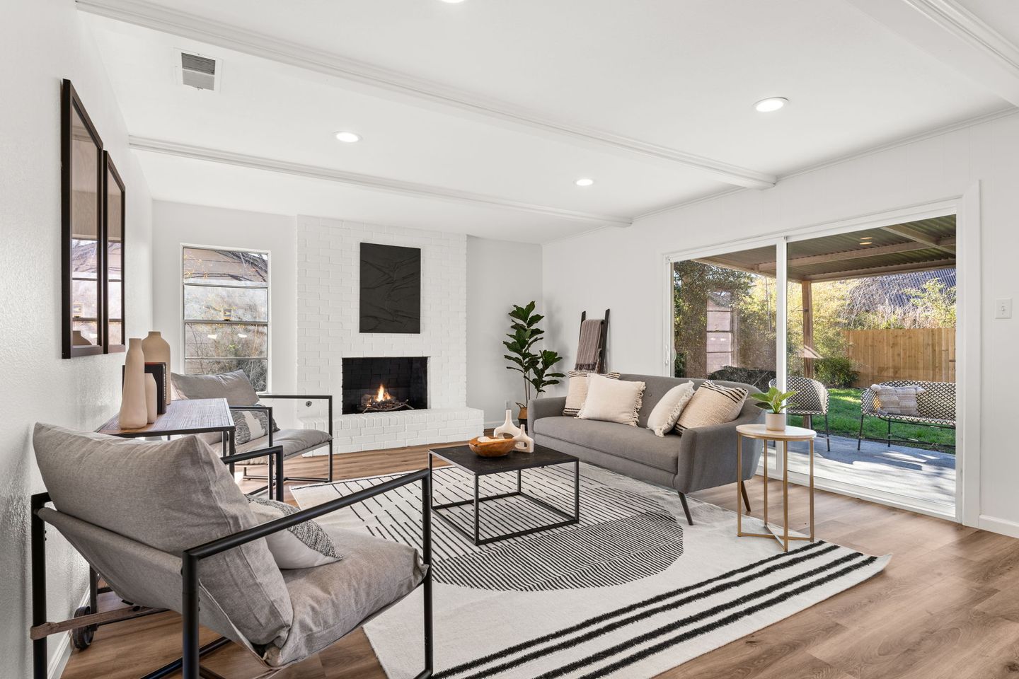 4-web-or-mls-2705-ashdale-dr-(9-of-26).jpg