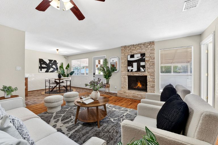 4-web-or-mls-305-holliday-ct-(4-of-25).jpg