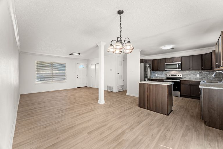 4-web-or-mls-308-highland-estates-dr-18.jpg