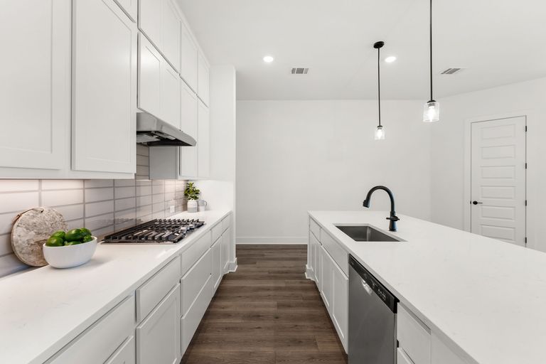 4-web-or-mls-320-millbend-rd-13.jpg