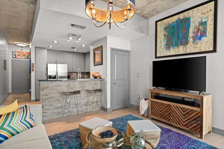 4-web-or-mls-360-nueces-st-2408-(12-of-38).jpg