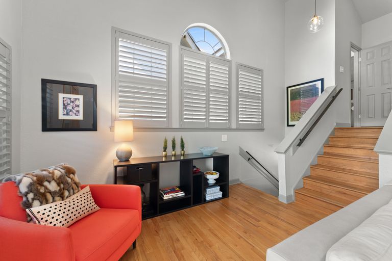 4-web-or-mls-4002-shoal-creek-blvd-b-(16-of-25).jpg