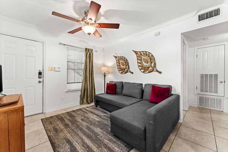 4-web-or-mls-407-e-45th-st-109-2.jpg