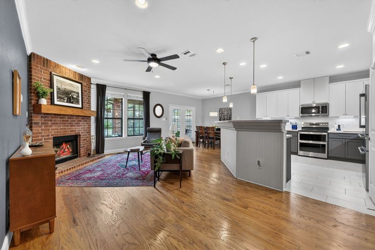 4-web-or-mls-408-kissing-oak-dr-(4-of-39).jpg