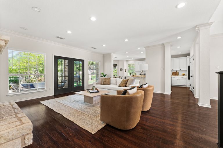 4-web-or-mls-6-dovedale-cove-3.jpg