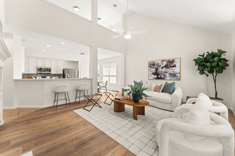4-web-or-mls-7320-brecourt-manor-way-8.jpg