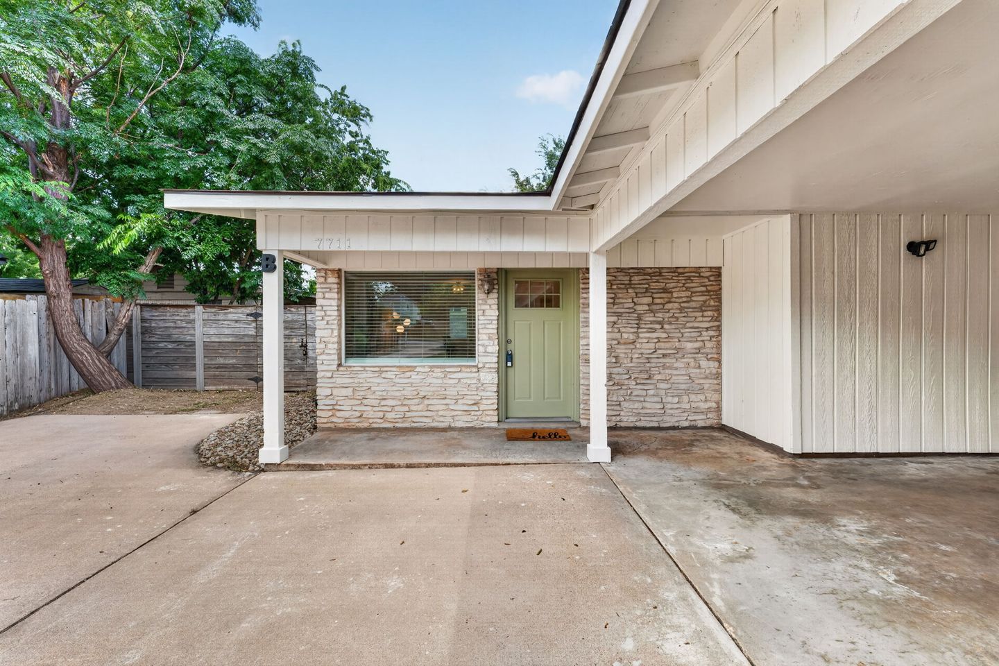 4-web-or-mls-7711-watson-st-b-(2-of-25).jpg