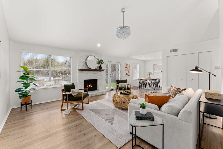 4-web-or-mls-8409-spring-valley-dr-24.jpg