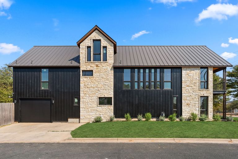 40-web-or-mls-3814-wadford-st-(3-of-4)-(2).jpg