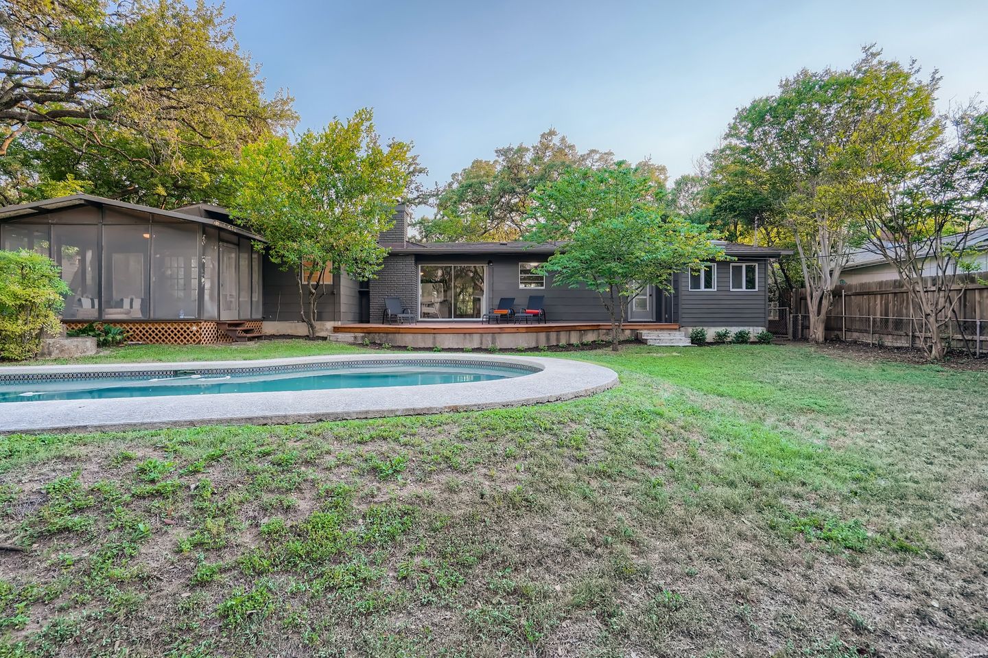 41-back-yard.jpg
