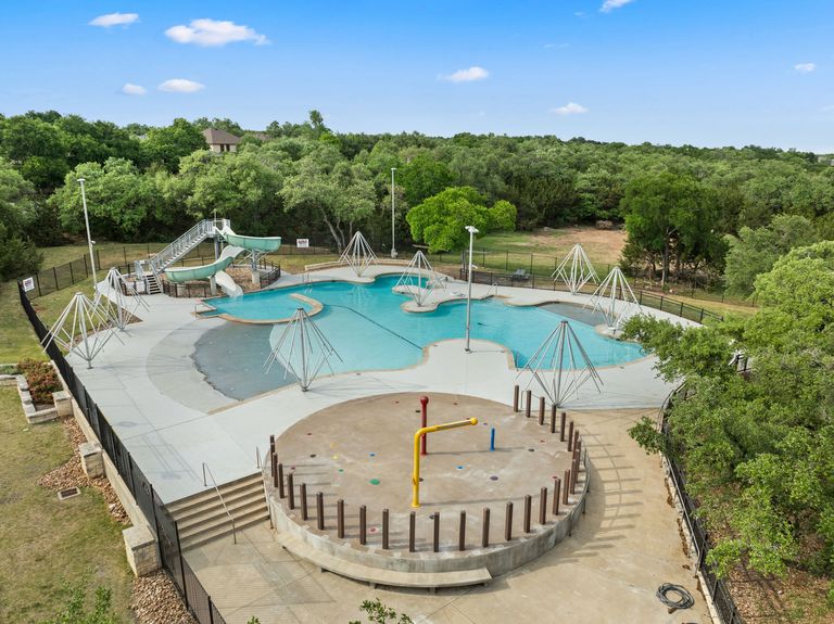 41-web-or-mls-11205-cap-stone-dr-(1-of-8).jpg