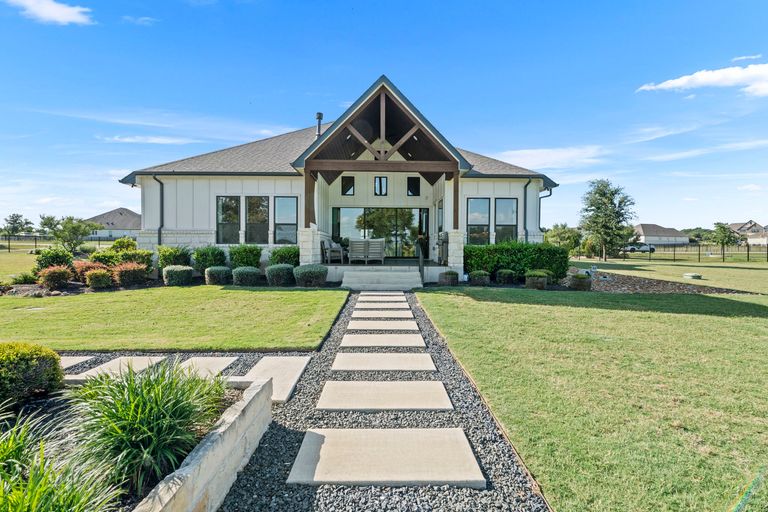 41-web-or-mls-217-northcrest-dr.jpg