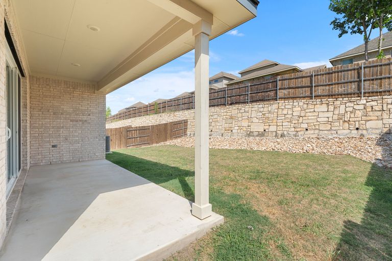 41-web-or-mls-221-indian-shoal-dr.jpg