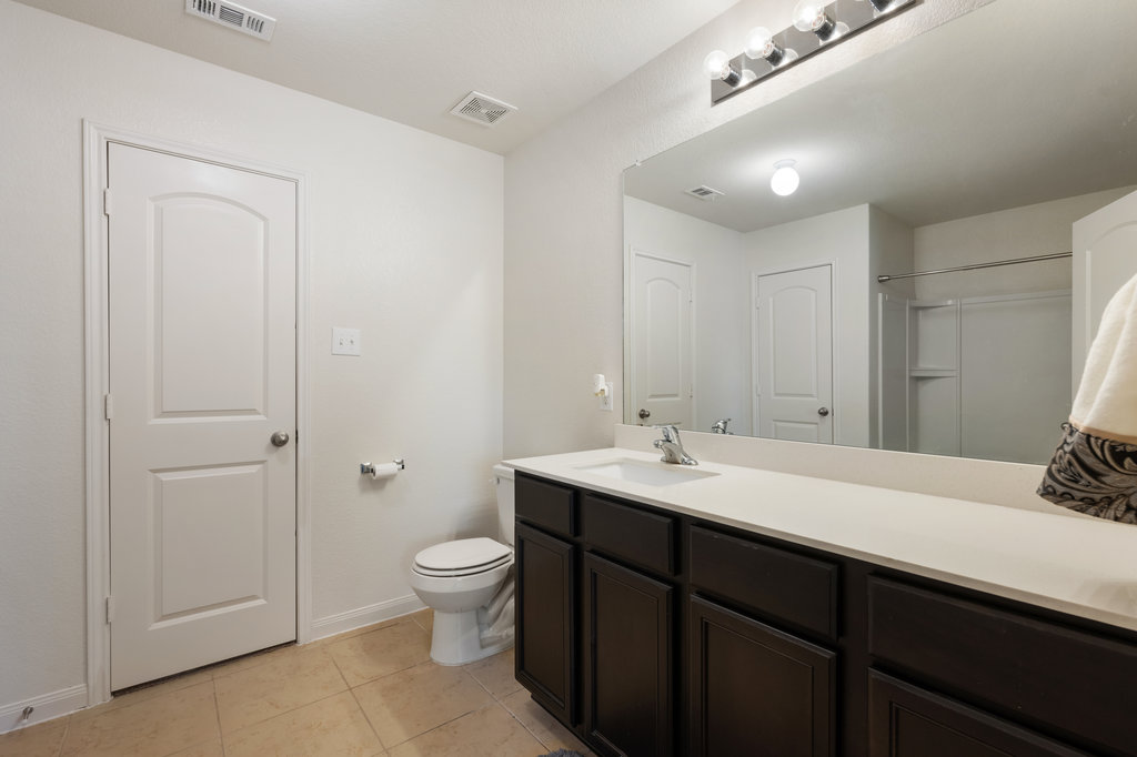 42b19528-13320-harry-s-truman-drive_dsp_21.jpg