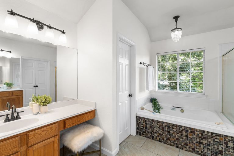 44-web-or-mls-16801-stockton-dr.jpg