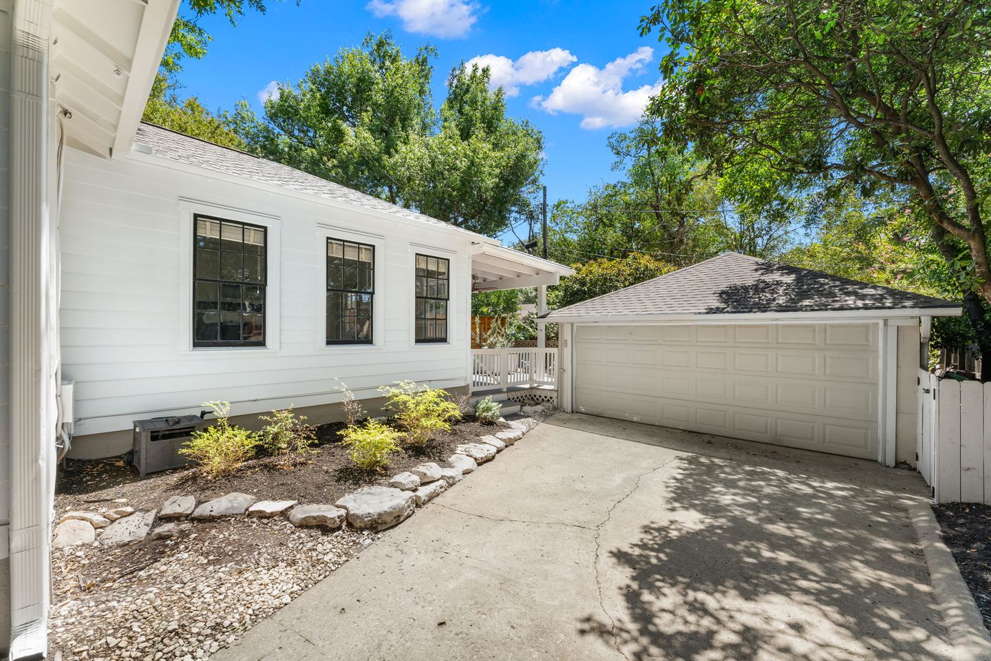 44524284-24-web-or-mls-1703-w-31st-ext-6-of-10.jpg