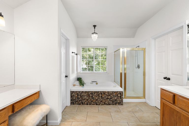 45-web-or-mls-16801-stockton-dr.jpg