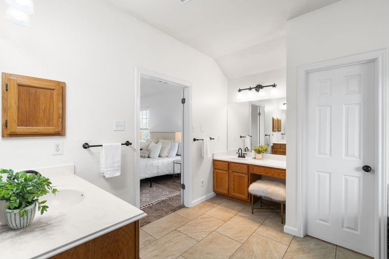 47-web-or-mls-16801-stockton-dr.jpg