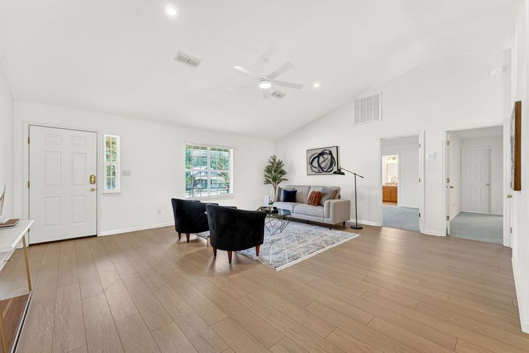 5-web-or-mls-1010-louise-st-(6-of-46).jpg