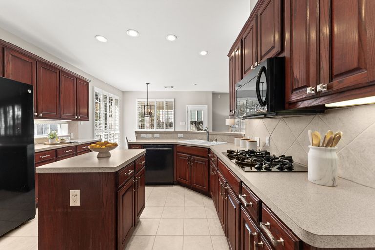 5-web-or-mls-11204-gorham-glen-ct-12.jpg