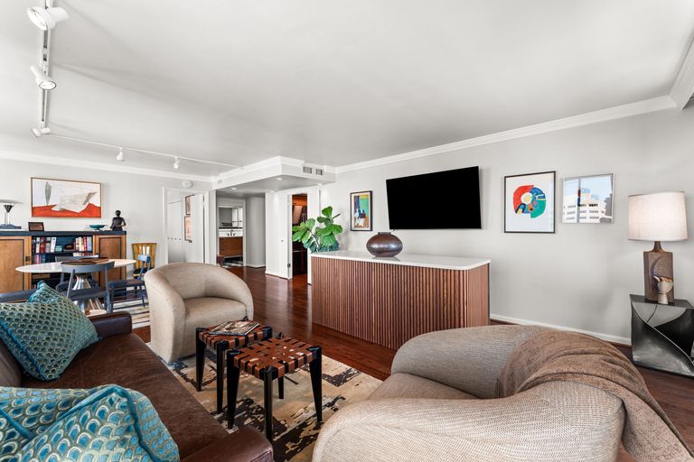 5-web-or-mls-1122-colorado-st-1202-7.jpg