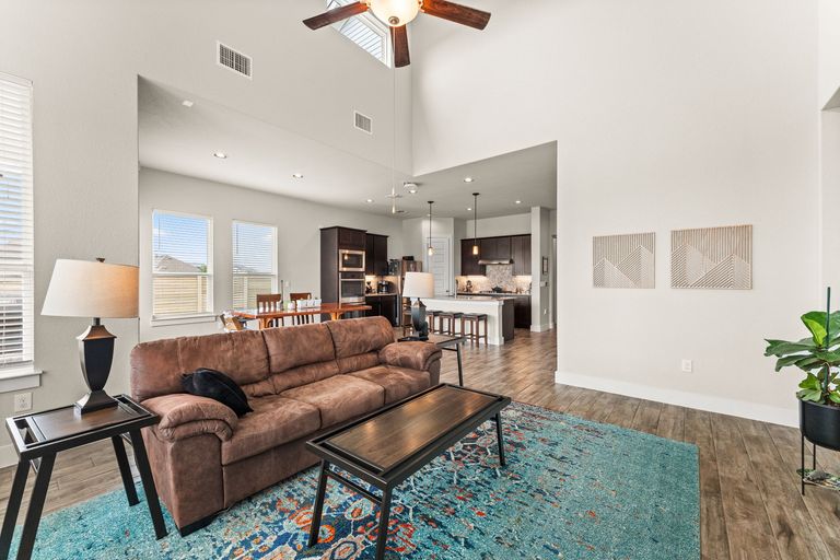5-web-or-mls-11320-charger-wy-21.jpg