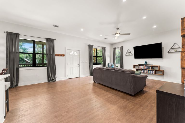 5-web-or-mls-120-meadowood-dr-23-1745433846.jpg
