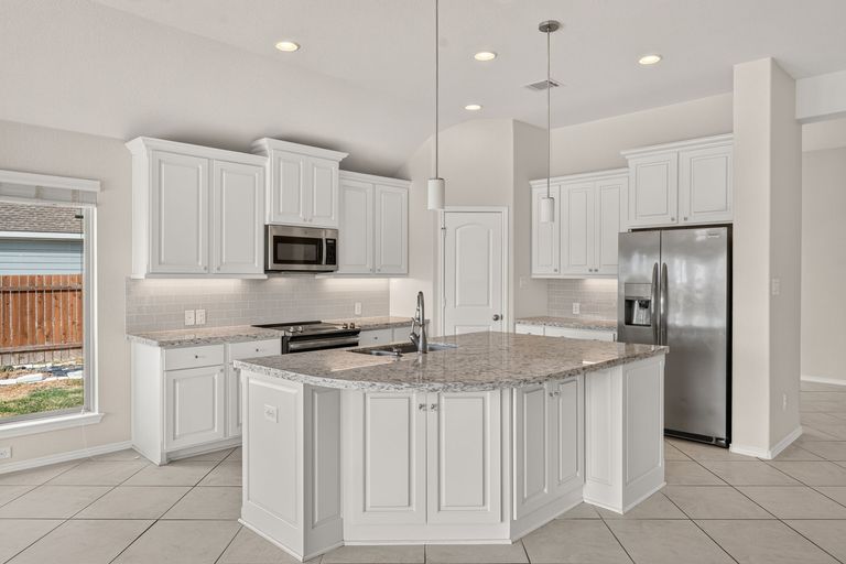 5-web-or-mls-13833-arbor-hill-cove-(10-of-37)-1790374591.jpg