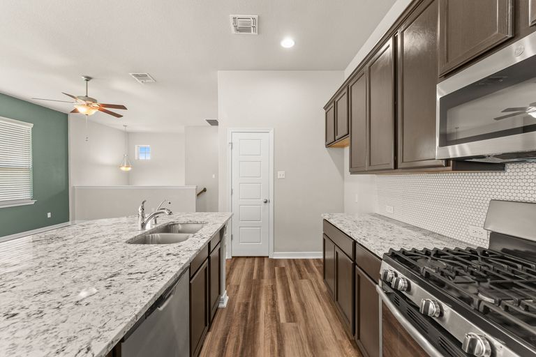5-web-or-mls-2306-dillon-pond-ln-b-14.jpg