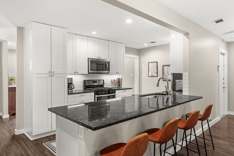 5-web-or-mls-2602-gettysburg-dr-(6-of-25).jpg