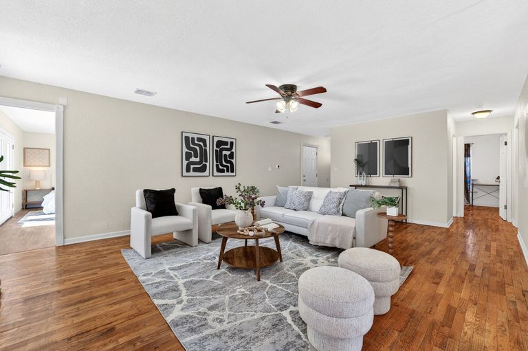 5-web-or-mls-305-holliday-ct-(5-of-25).jpg