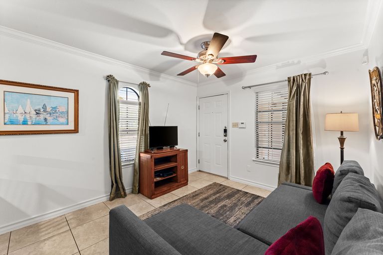 5-web-or-mls-407-e-45th-st-109-4.jpg