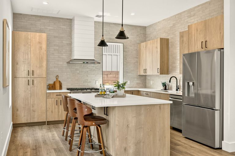 5-web-or-mls-4601-hank-ave-1-(7-of-32).jpg