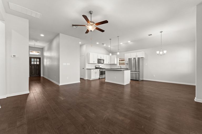 5-web-or-mls-510-bridgestone-way-7.jpg