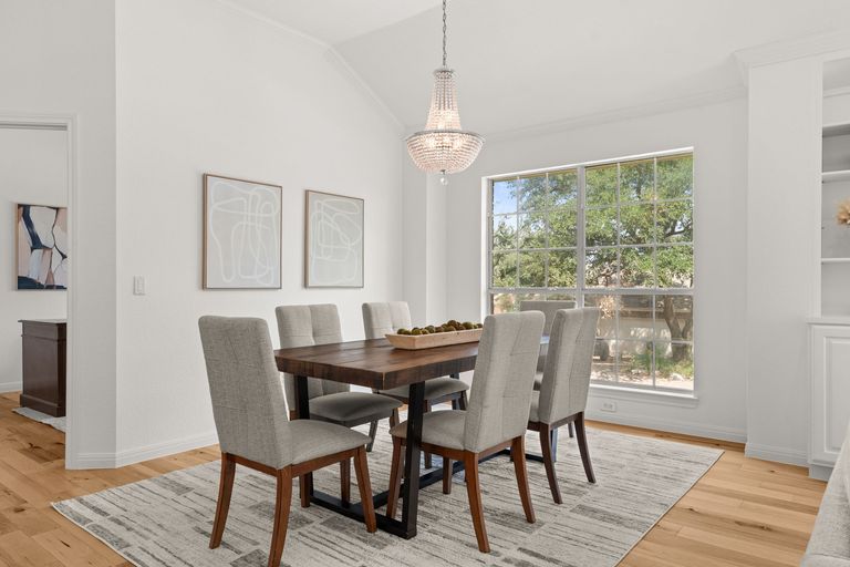 5-web-or-mls-5900-savin-hill-ct-3.jpg