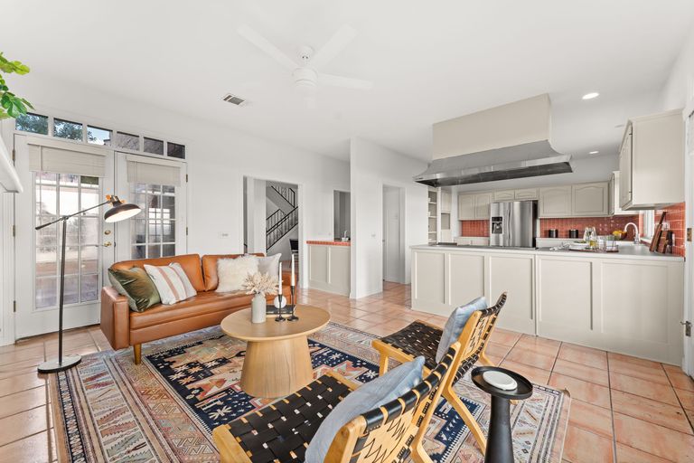 5-web-or-mls-5913-northwest-pl-8.jpg