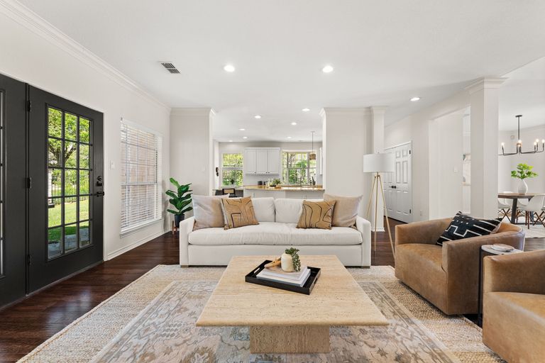 5-web-or-mls-6-dovedale-cove-4.jpg