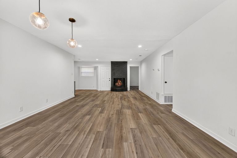 5-web-or-mls-6913-la-salle-dr-(5-of-25).jpg