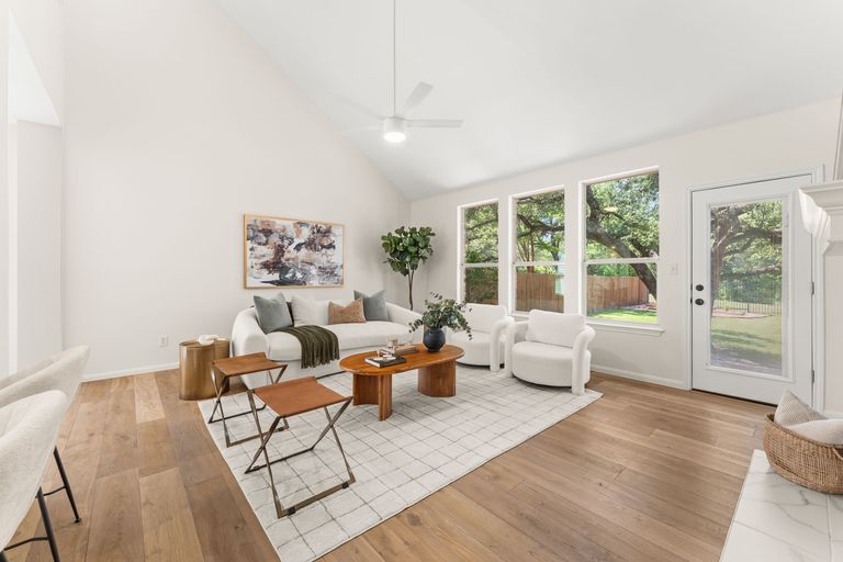 5-web-or-mls-7320-brecourt-manor-way-7.jpg